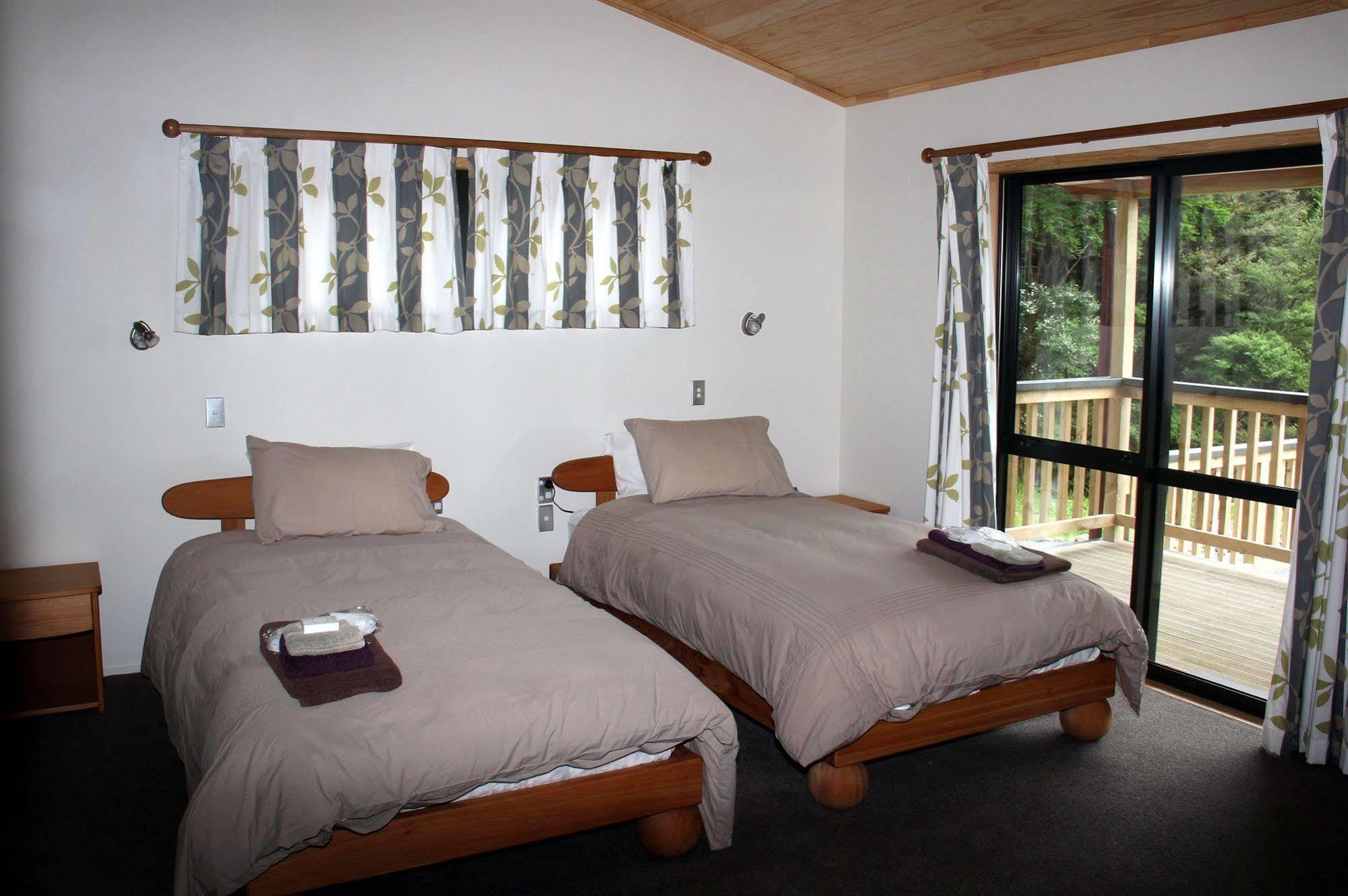 Tangiaro Retreat Villa Port Charles Kültér fotó